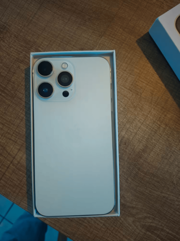 Apple iPhone 15 Pro Max 256 Go Titane blanc Occasion · Comme Neuf – Image 2