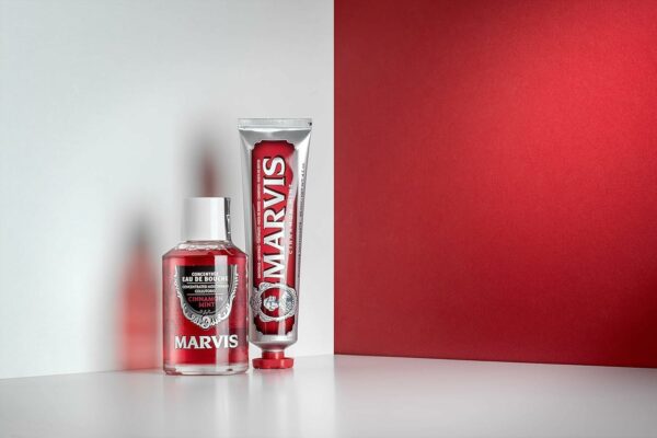 Marvis Dentifrice Menthe-Cannelle, 85ml, Dentifrice aromatisé, Aide à éliminer la plaque dentaire et promouvoir des gencives saines, Fraîcheur durable – Image 2