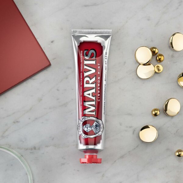 Marvis Dentifrice Menthe-Cannelle, 85ml, Dentifrice aromatisé, Aide à éliminer la plaque dentaire et promouvoir des gencives saines, Fraîcheur durable – Image 5